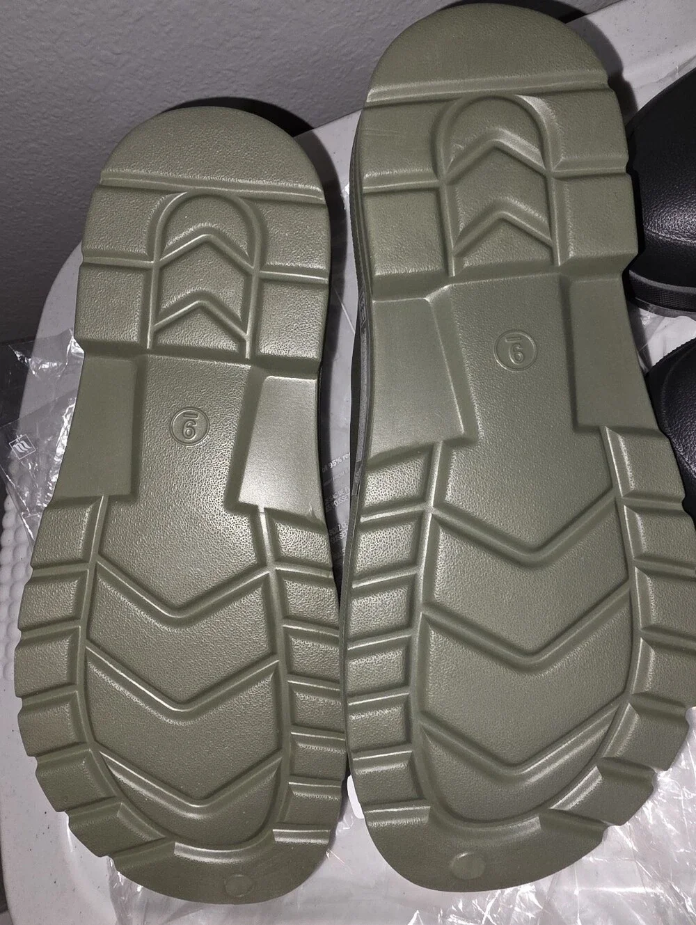 Bundle Of 2 Men's Old Navy Green & Black Eva Slip On Clogs Size 9